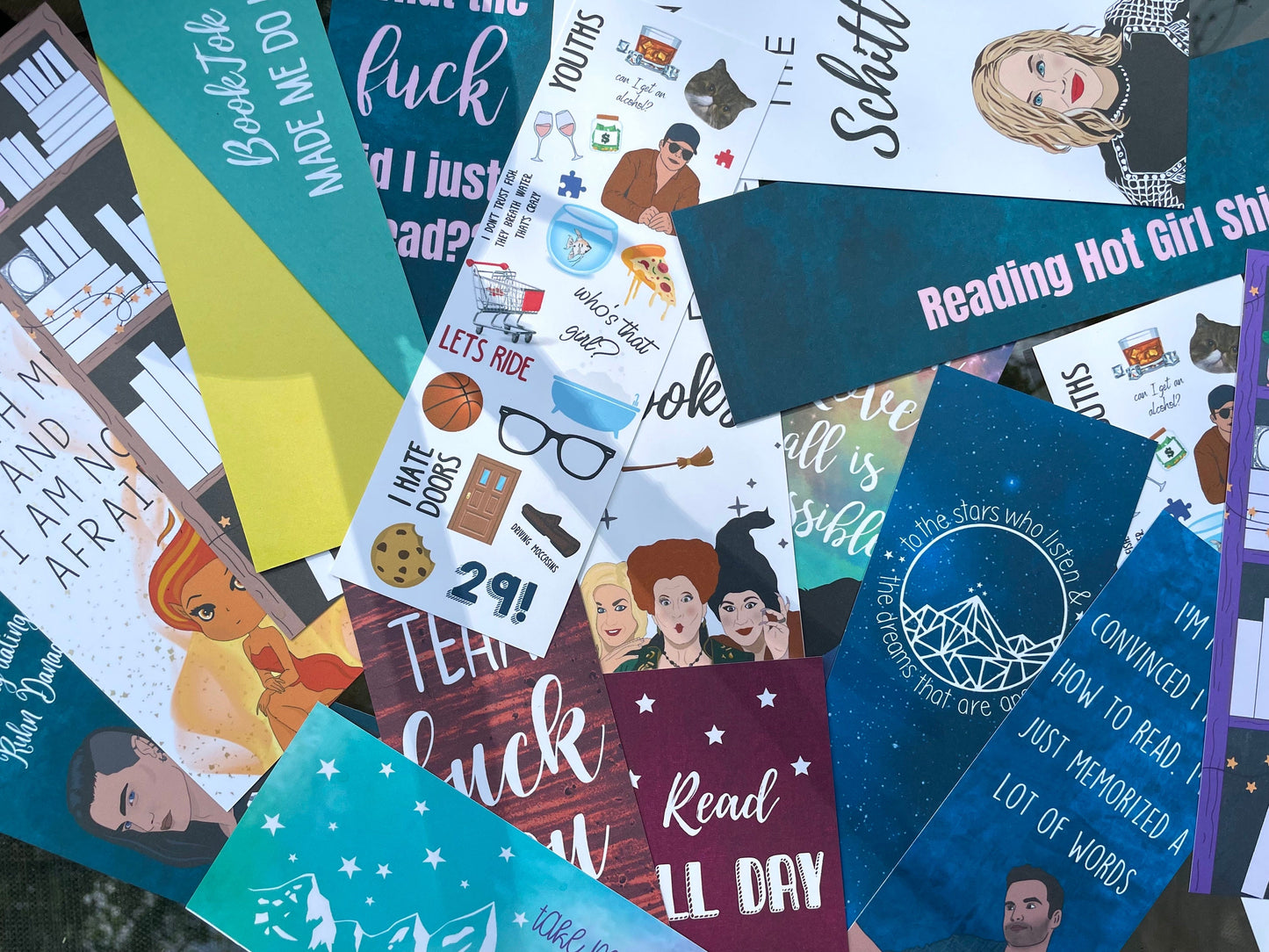 Bookshelf Tracker Bookmark /reading list book mark / stocking stuffer / gifts under 5 / bookish gift / reading log / book club gift/ booktok